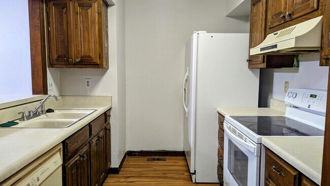 Building Photo - 16 Akokisa Dr