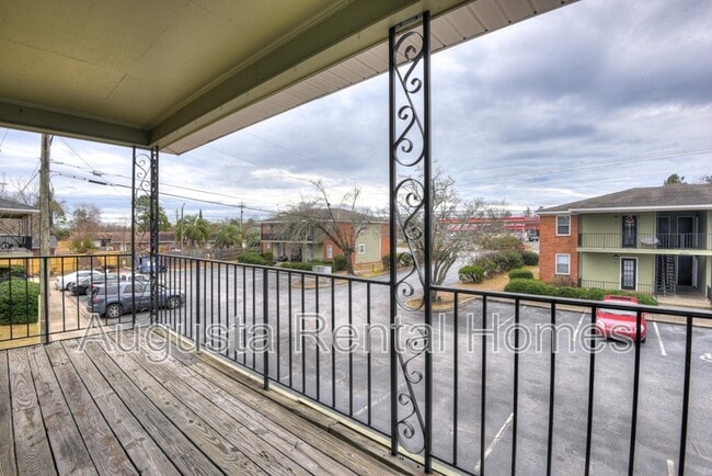 Building Photo - 2573 1/2 Tobacco Road - B