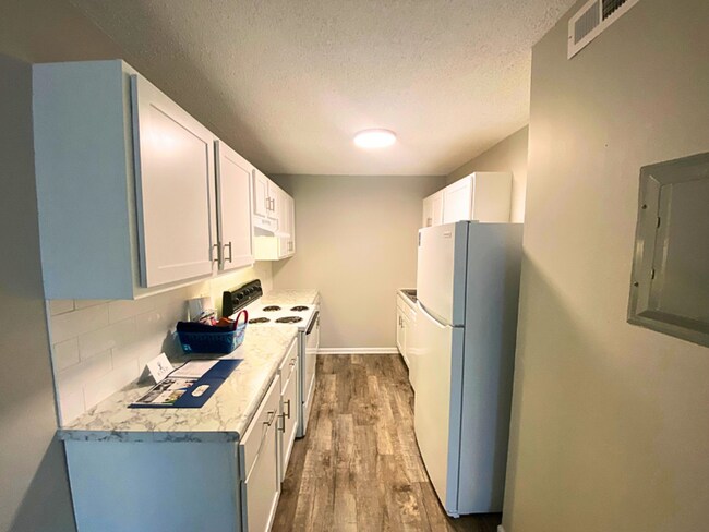 Building Photo - 2 Bedroom Apartment in Maryville, TN – $50...