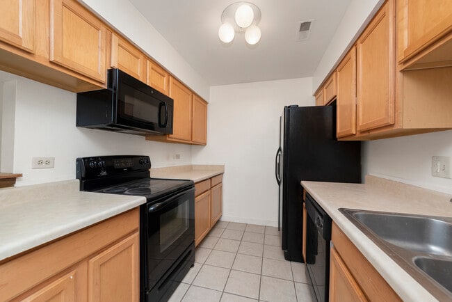 Building Photo - 1420 Stonebridge Cir