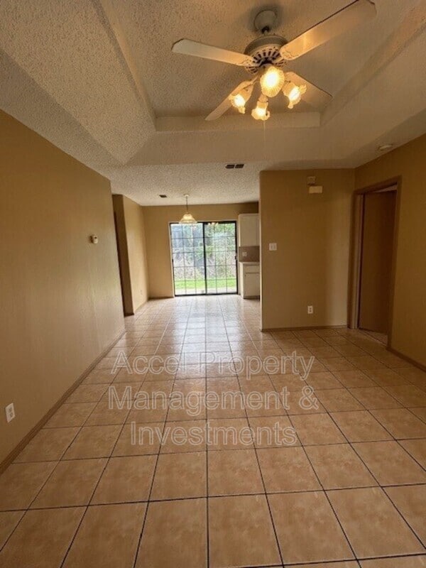 Building Photo - 1201 W Carmen Ave