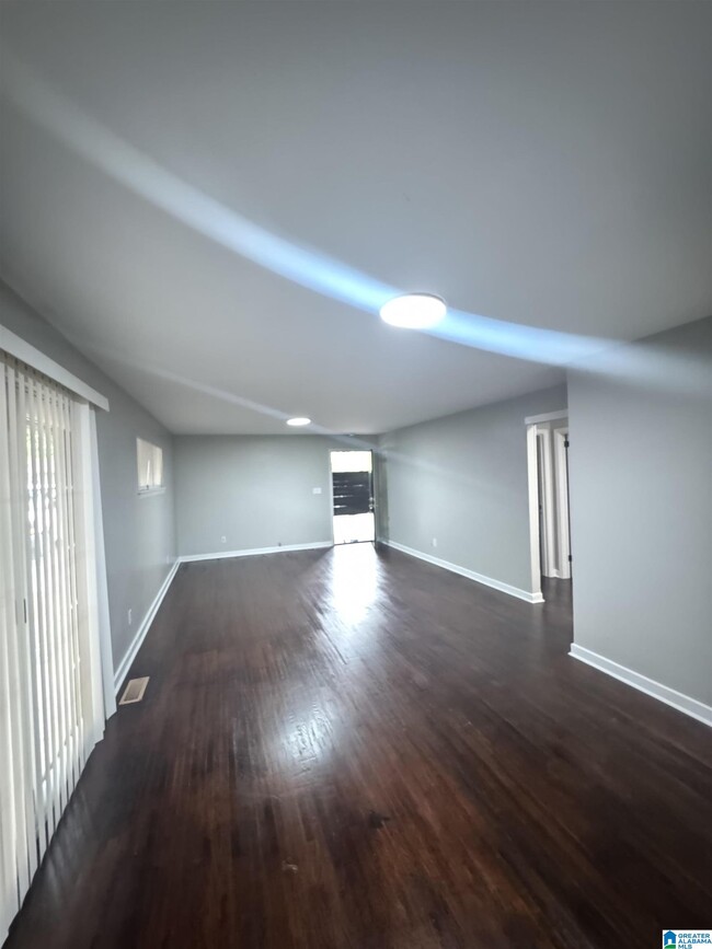 Building Photo - 1208 Oakwood St