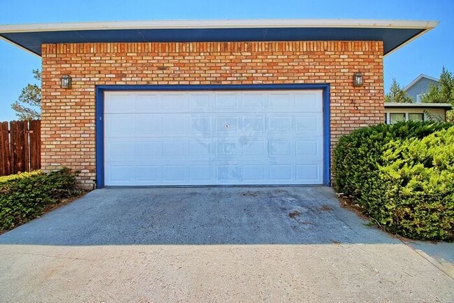 Building Photo - Charming 3-Bed, 2-Bath Home in Orchard Mesa