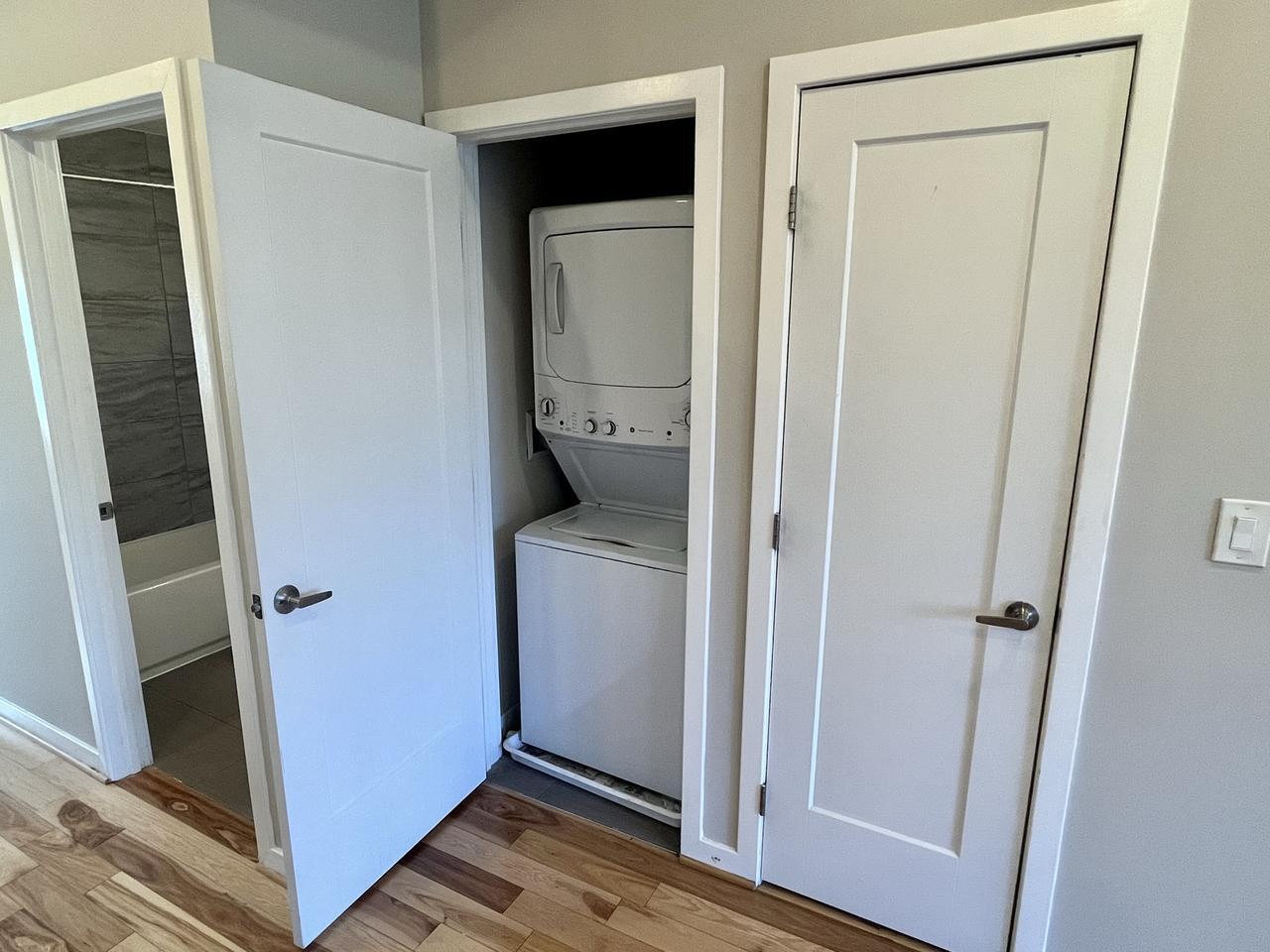 Building Photo - 1247 Penn St NE