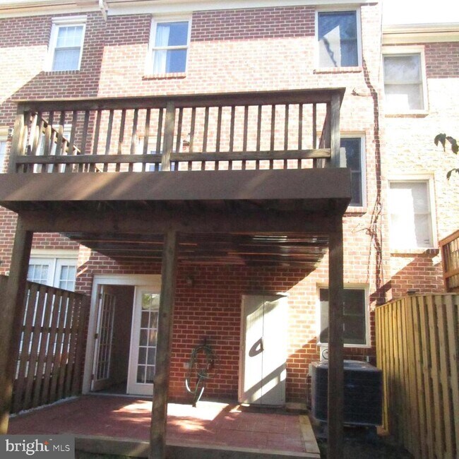 Building Photo - 2037 S Glebe Rd