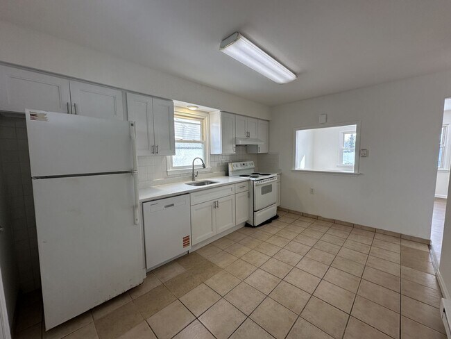 Building Photo - 67-69 Maple Ave