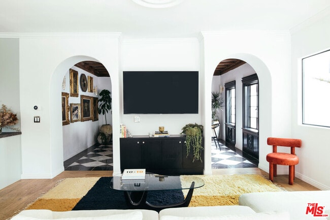 Building Photo - 10749 Weyburn Ave