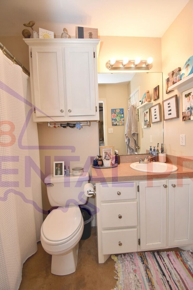 Building Photo - Three Bed, Two Bath Home in Ruston!