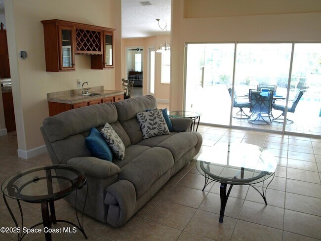 Building Photo - 4566 Serna Ave