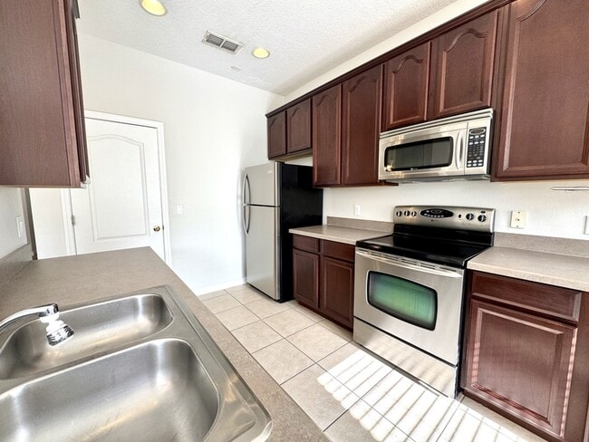 Building Photo - 13221 Silver Strand Falls Dr