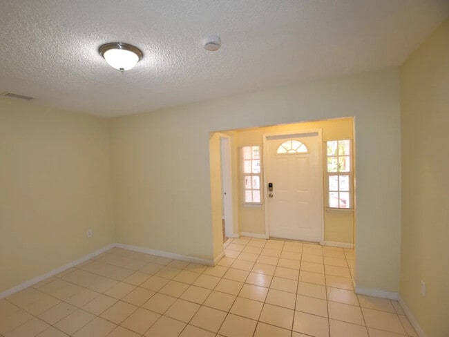 Building Photo - 3822 S Lake Terrace