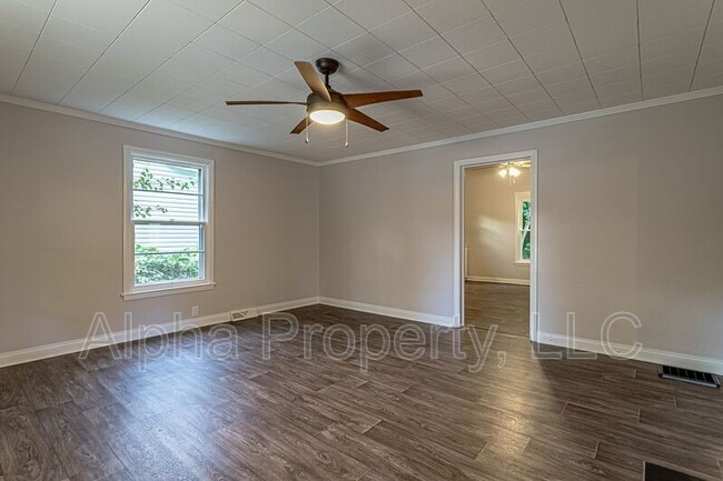 Building Photo - 8 Wrigley St