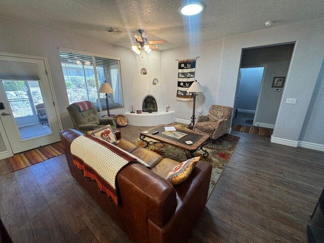 Building Photo - Beautiful 3 Bed / 2 Bath Furnished Home in Sun River 55+ Community!!