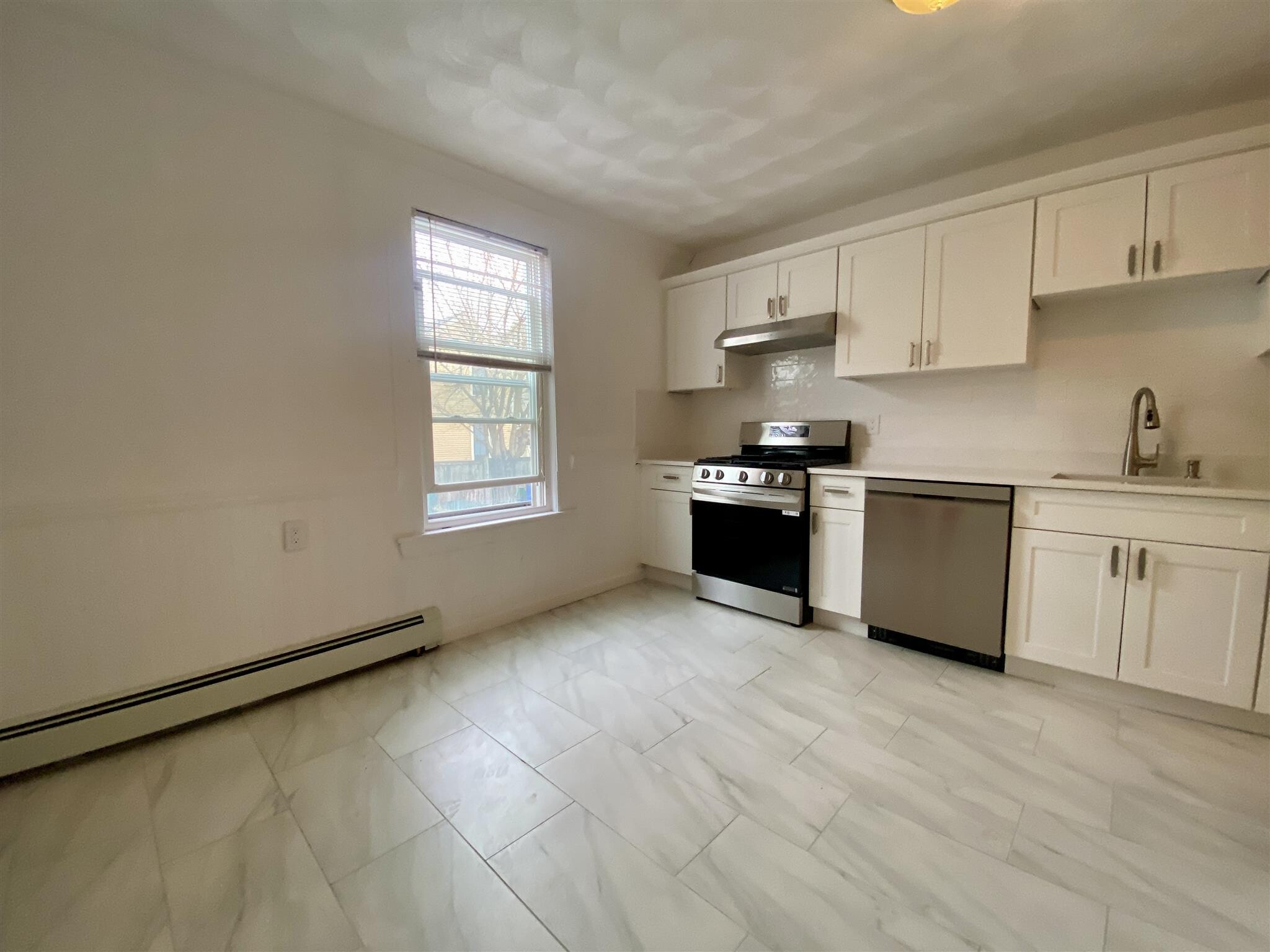 Building Photo - 66 Elm St