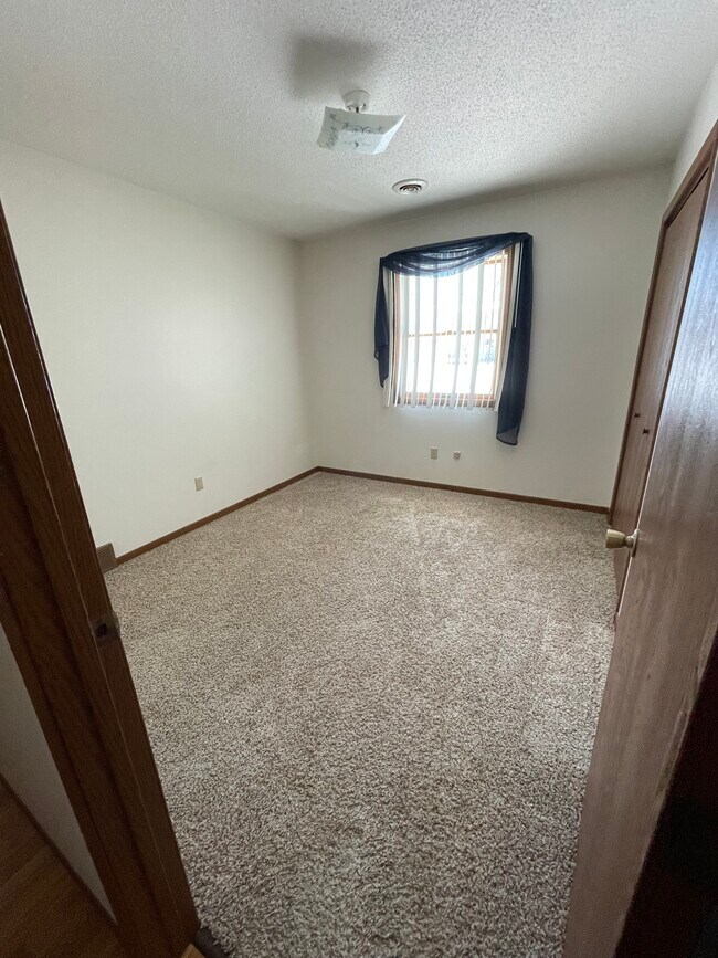 Building Photo - 716 Randy Rd