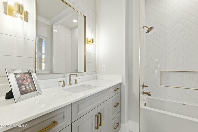 Building Photo - 109 Trailing Oaks Dr