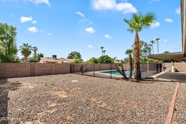 Building Photo - 3227 E Helena Dr