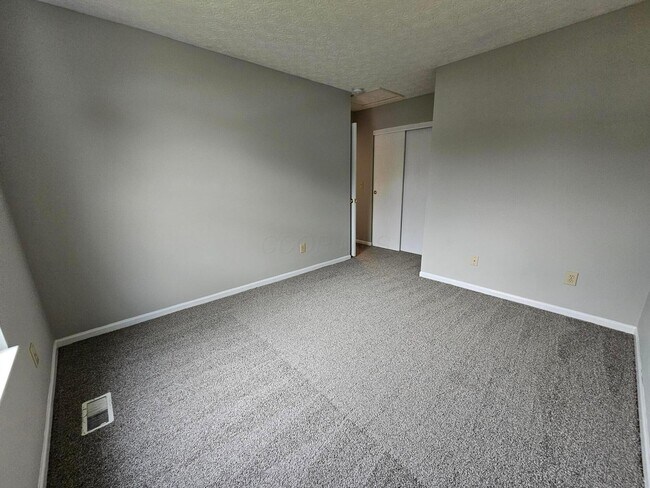 Building Photo - 5622 Blandon