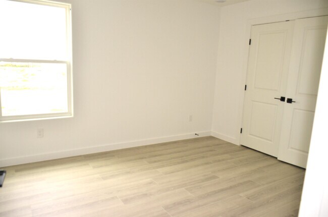 Building Photo - 1027 Birch Loop