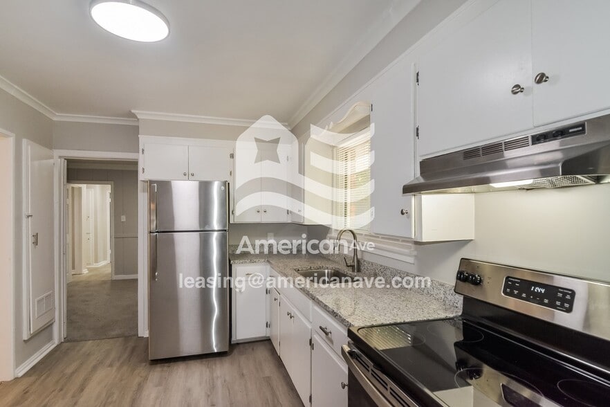 Building Photo - 1884 Hill Hedge Dr