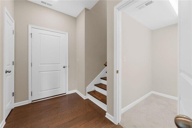 Building Photo - 331 Northaven Ave