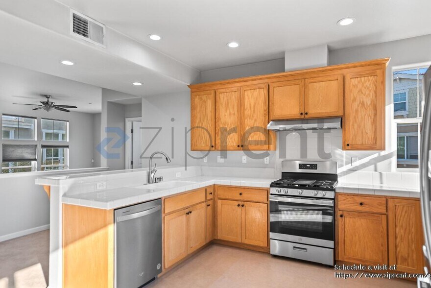 Building Photo - 18404 Emerald Ln