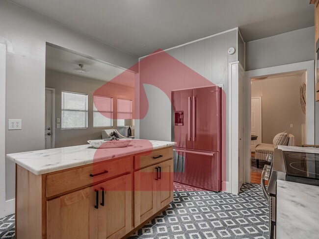 Building Photo - 1501 Gladstone Terrace