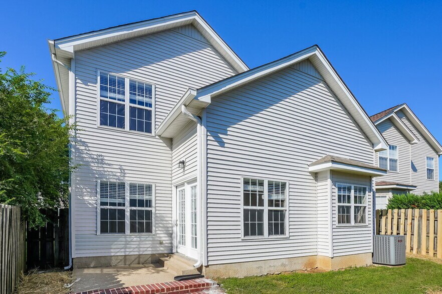 Building Photo - 903 Bexhill Ct S