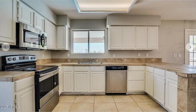 Building Photo - 16625 S 34th Way