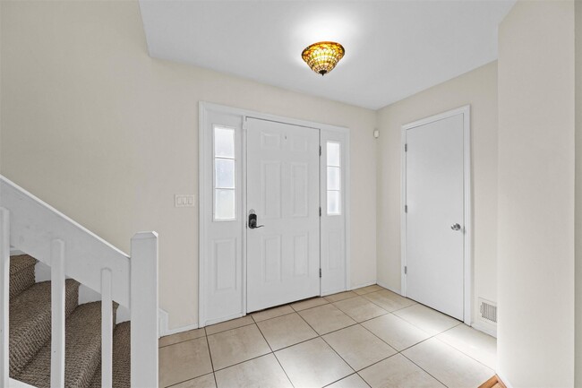 Building Photo - 4 Woodbine Dr