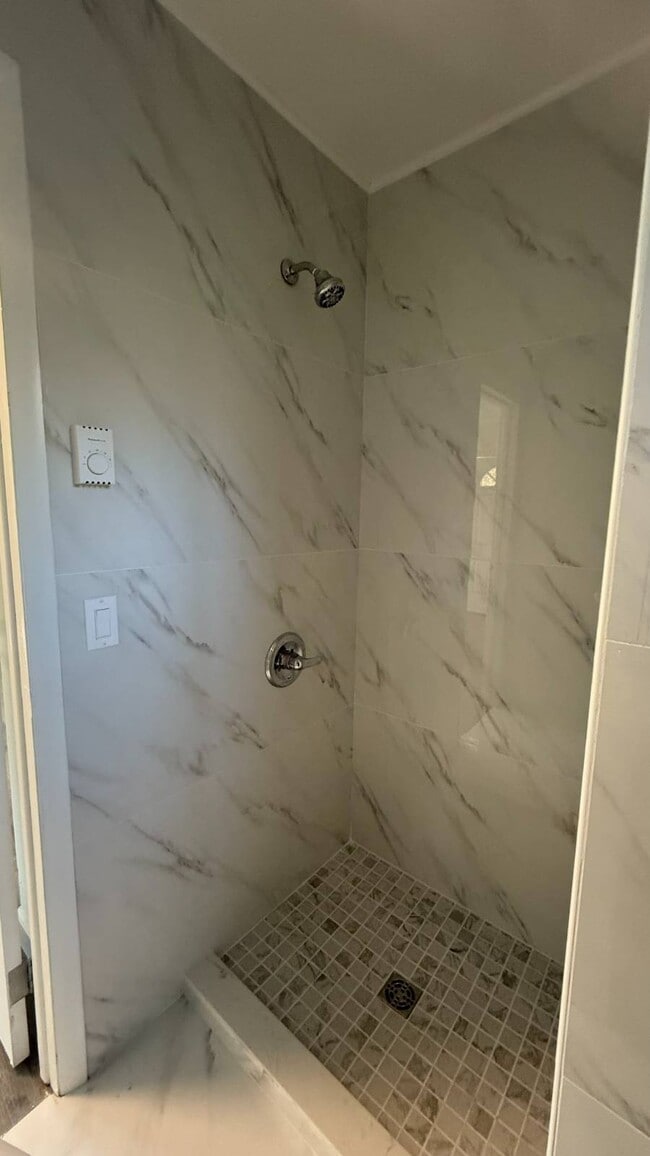 Building Photo - 224 Grape Hollow Rd