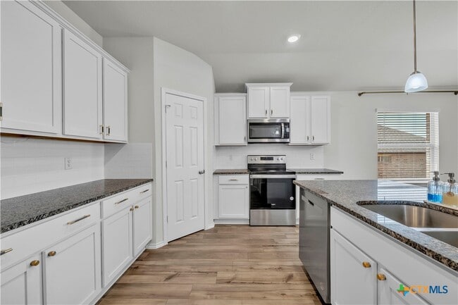 Building Photo - 2420 Elba Dr