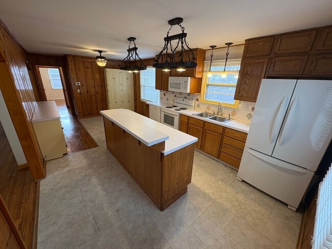 Building Photo - FOR LEASE- SINGLE FAMILY HOME IN HERMITAGE!