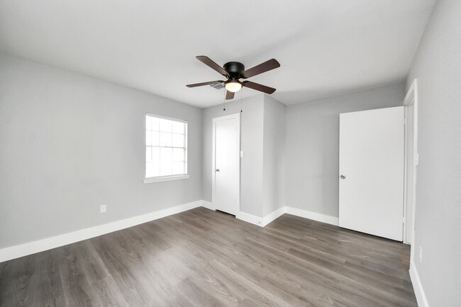 Building Photo - 15423 Ridingwood Dr