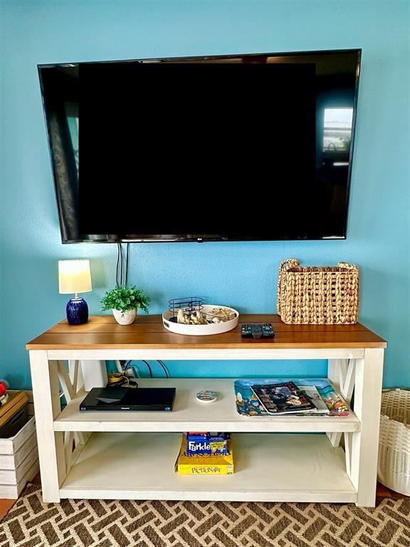 Building Photo - 500 Tiki Dr