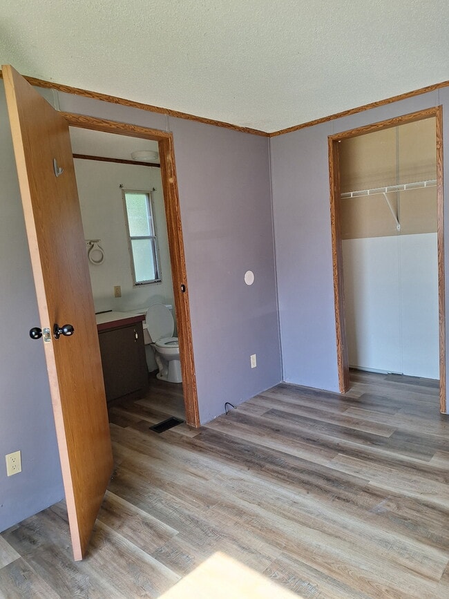 Building Photo - 8390 Countryside Dr