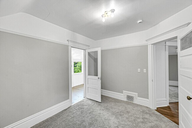 Building Photo - 2143 S Acoma St