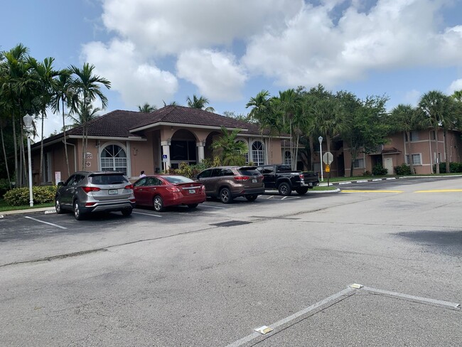 Building Photo - 3221 Sabal Palm Manor