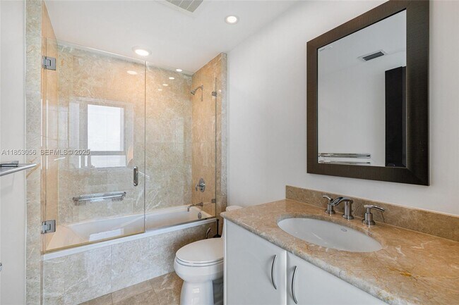 Building Photo - 1331 Brickell Bay Dr