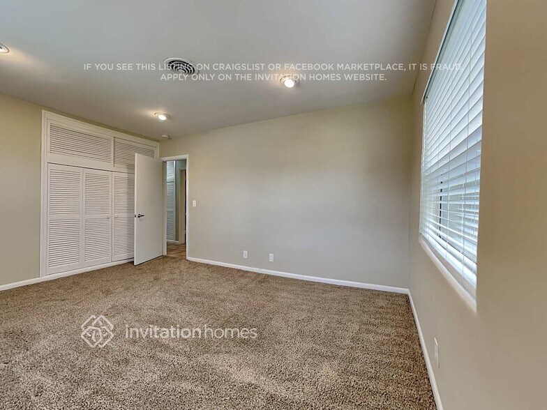Building Photo - 7700 W Lake Dr