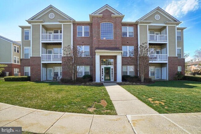 Building Photo - 8206 Blue Heron Dr