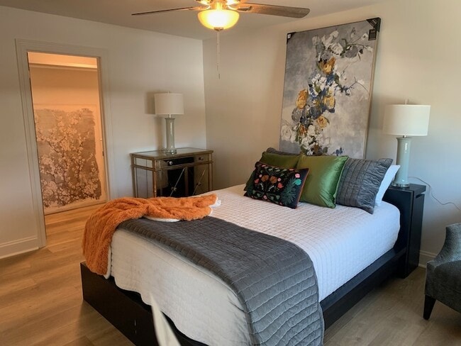 Building Photo - 326 W Main St