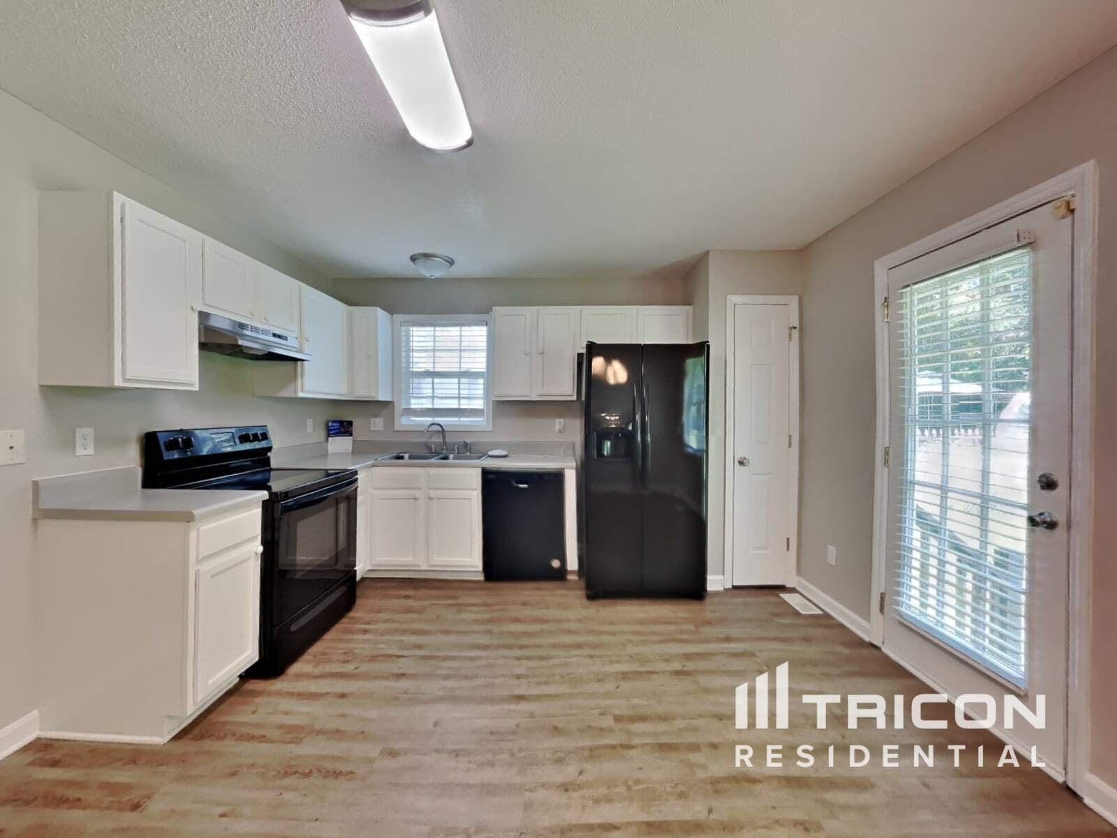 Building Photo - 2112 McKinnon Dr