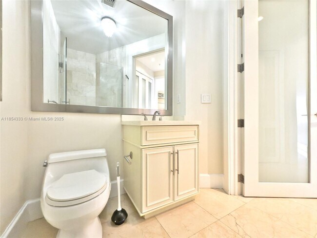Building Photo - 848 Brickell Key Dr
