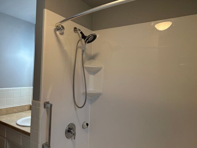 Building Photo - Brick Ranch for Rent in Mayfield HTS walking distance to Golden Gate Plaza