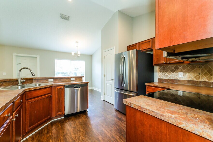 Building Photo - 1900 Southern Oak Loop