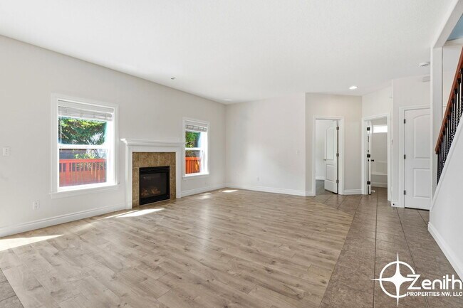 Building Photo - 1107 NE 127th St