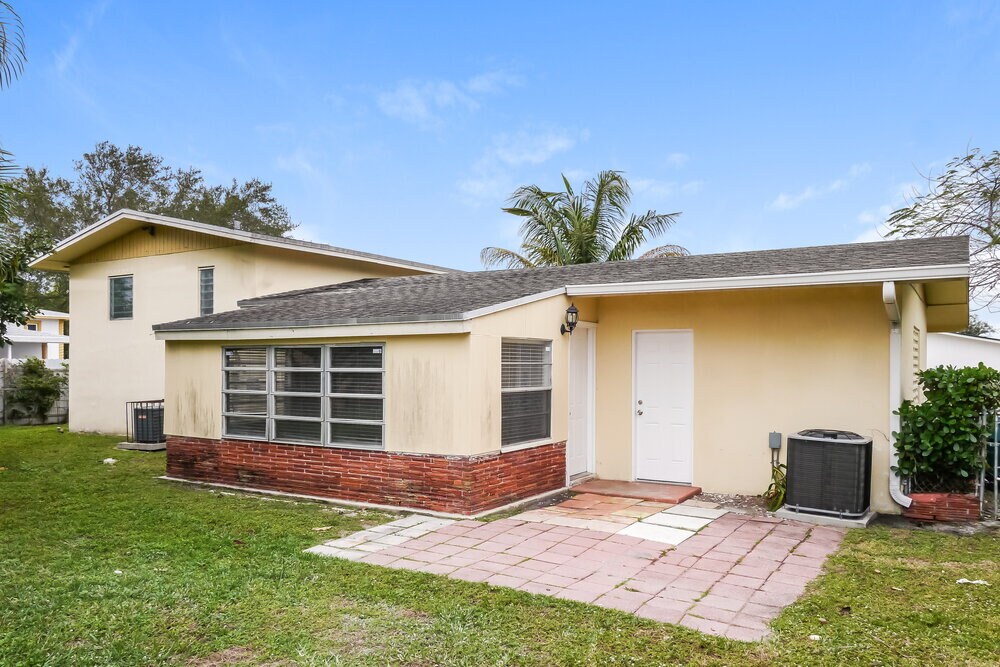 Building Photo - 20255 NE 12th Ave