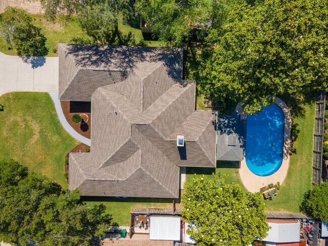 Building Photo - Spacious 4 Bedroom in Bluewater Bay w/ Large POOL!!