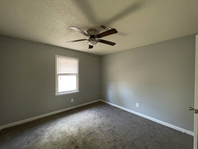 Building Photo - 4514 Bonnell Dr NW